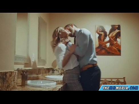 ❤️ Nalika pirang semok seduces sampeyan ing toilet umum ☑ Porno ing pornojv.light2cloud.top ️❤
